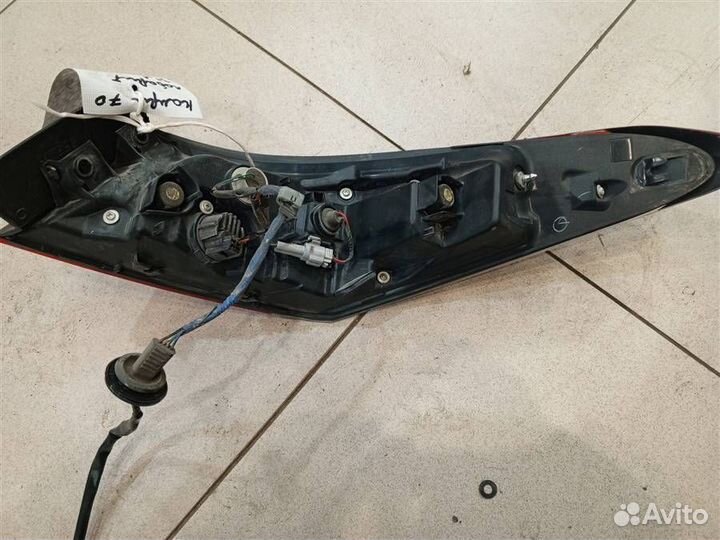 Фонарь задний наружный левый Toyota Camry XV70 20