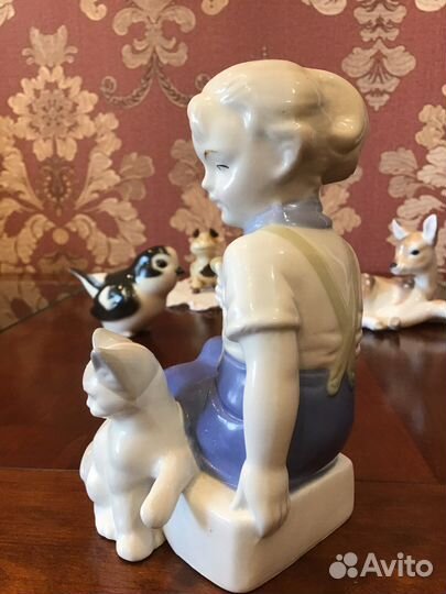 Статуэтка девочка с котенком Гдр 1970 год
