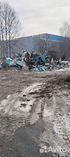 Кирпичный бой, жесть с кровли, дрова