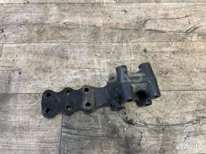 Кронштейн кабины левый Volvo FH 3 2015 21196590