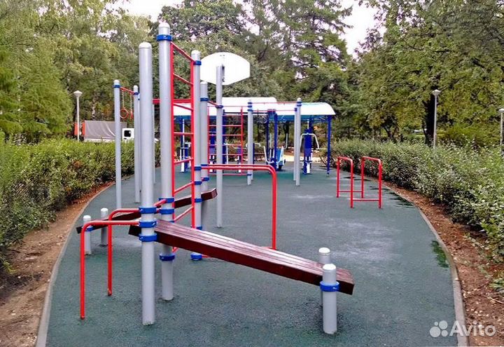 Уличный спортивный комплекс