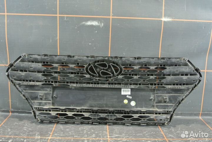 Решетка радиатора - Hyundai Solaris 2