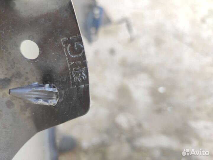 Крыло переднее левое пежо 207