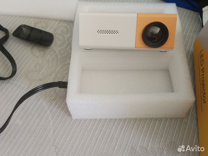 Домашний кинотеатр LED Projector