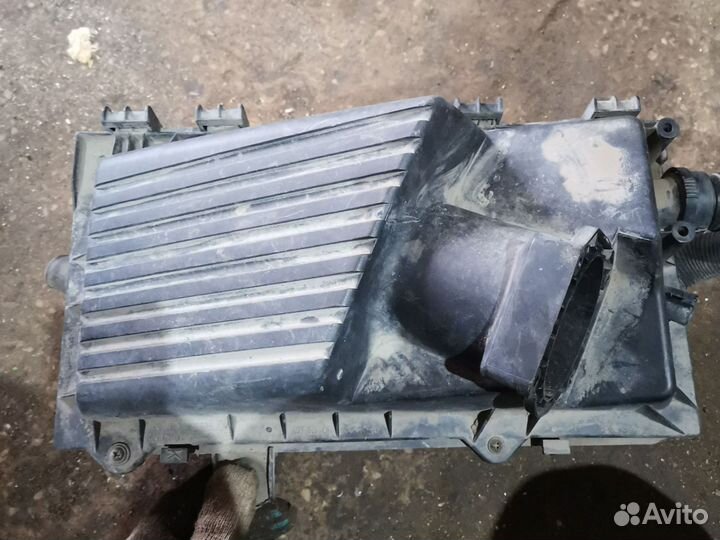 Корпус воздушного фильтра Skoda Octavia A4 Bfq