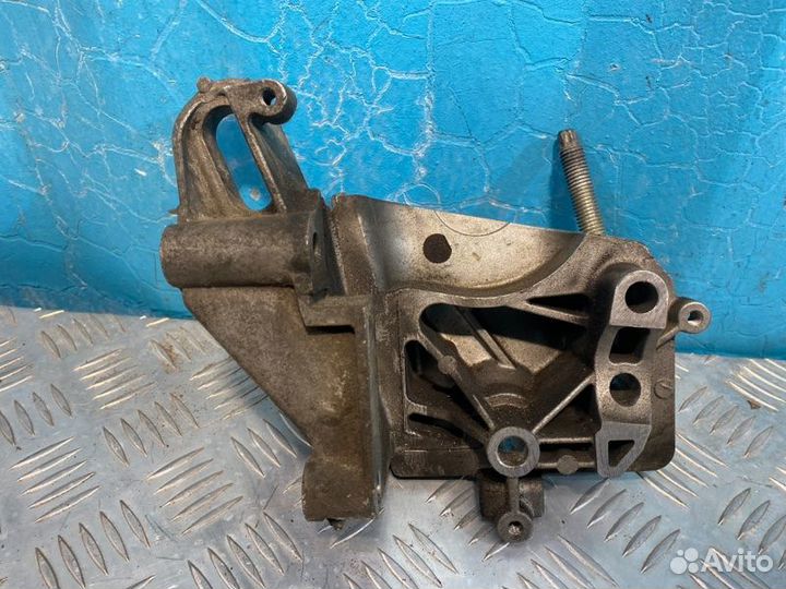 Кронштейн двигателя Ford Fiesta 6 CB1 spja 2008