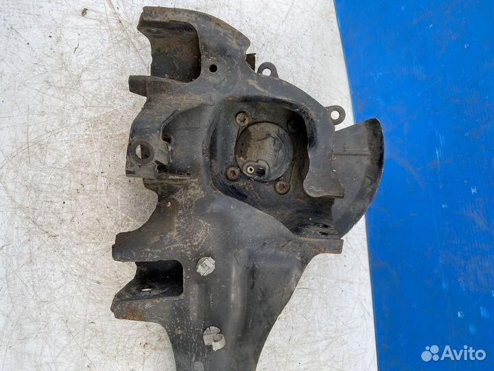 Mazda 3 BK задний левый рычаг(кулак)