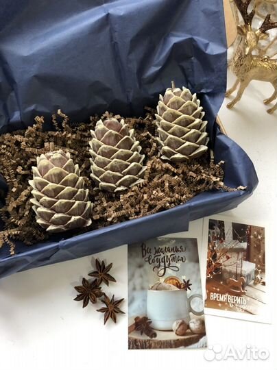 Свеча «Шишка кедровая» из пчелиного воска