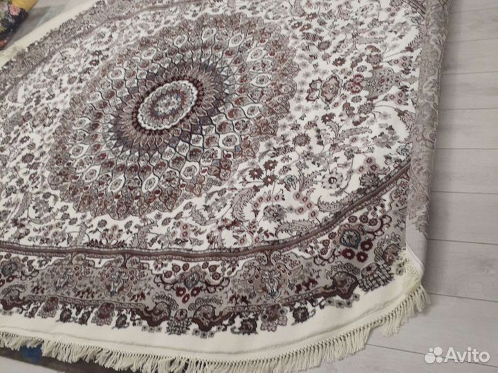 Ковер шерстяной новый