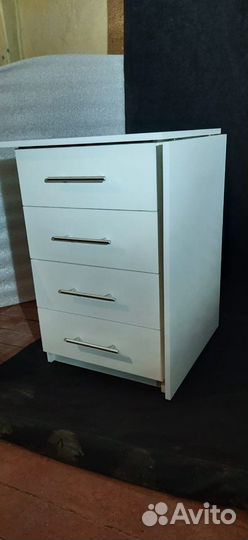 Маникюрный стол