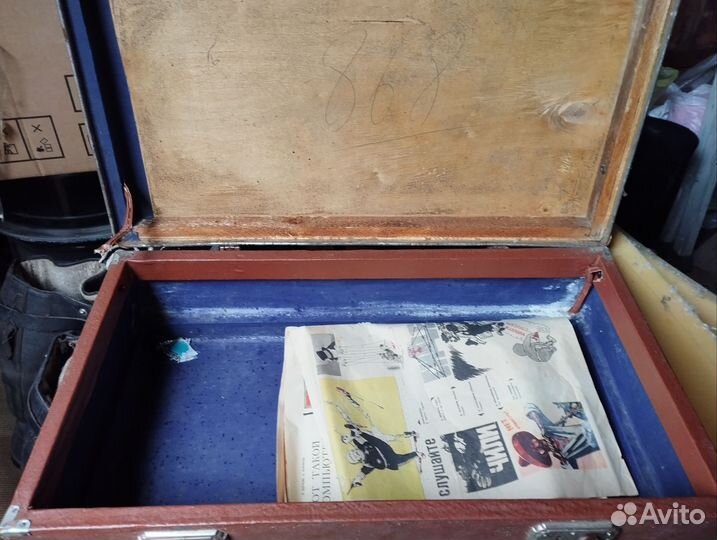 Чемодан старый