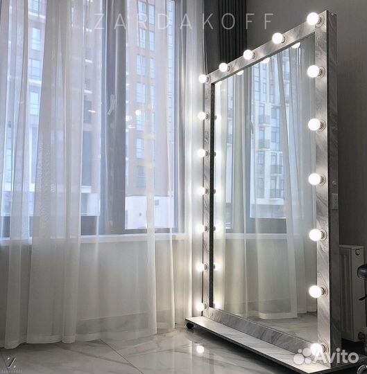 Гримерное зеркало с подсветкой