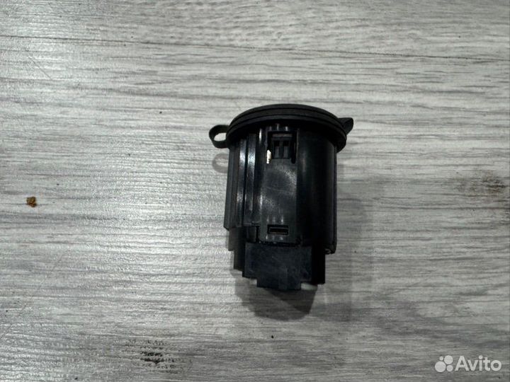 Разъем (USB/AUX) LADA Vesta 21129 2021