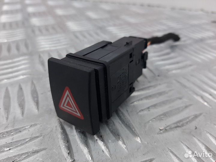 Кнопка аварийной сигнализации Volkswagen Polo
