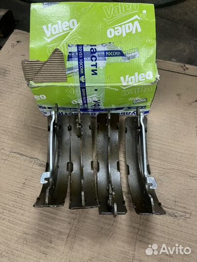 Тормозные колодки задние барабанные на поло седан