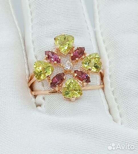 Золотое кольцо с камнем 18р