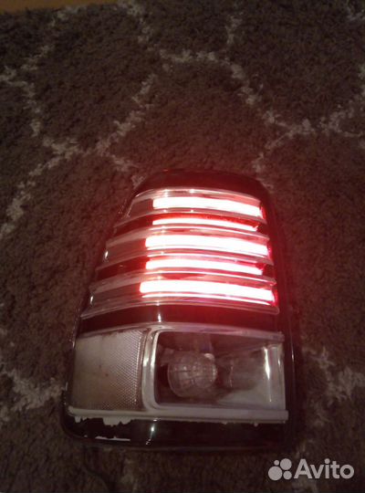 Задний фонарь toyota land cruiser 100