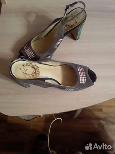Продаю обувь