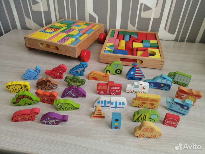 Деревянные игрушки (динозавры, транспорт, кубики)