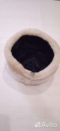 Тёплая мягкая мутоновая шапка с отделкой каракулем