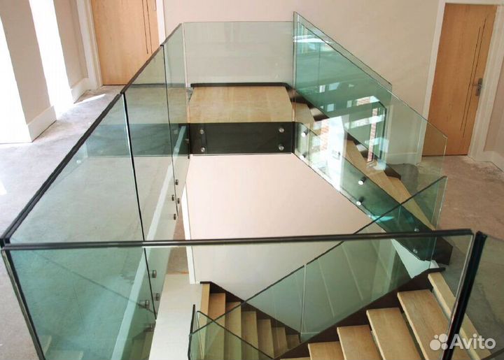 Стеклянные ограждения лестницы от производителя