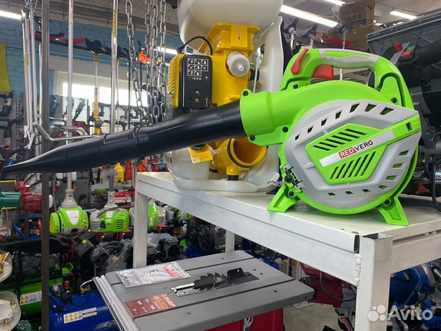 Бензиновая воздуходувка