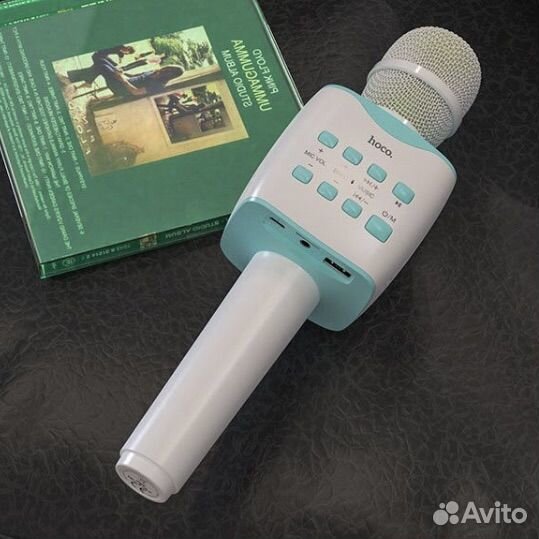Беспроводной караоке микрофон бело-голубой новый