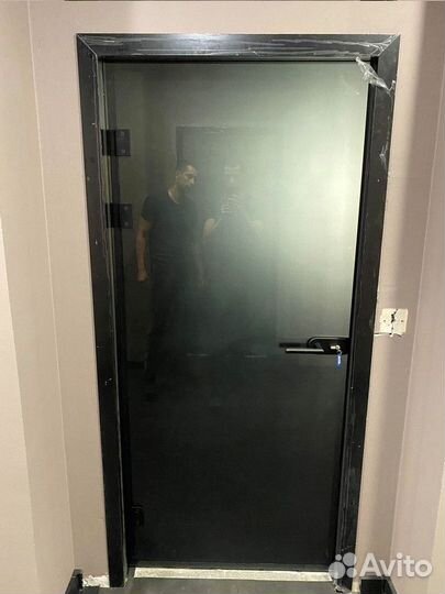 Стеклянная дверь на заказ от 3 дней