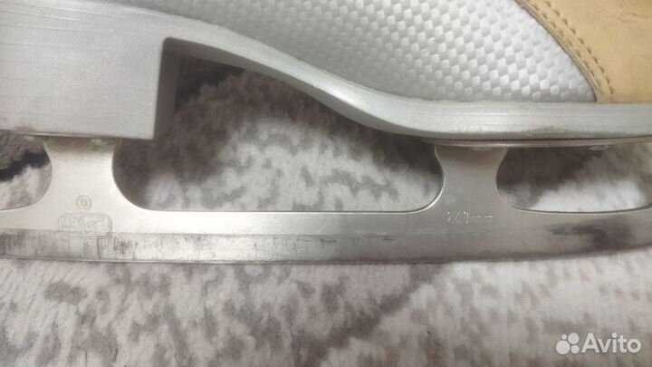 Коньки фигурные женские 38 размер