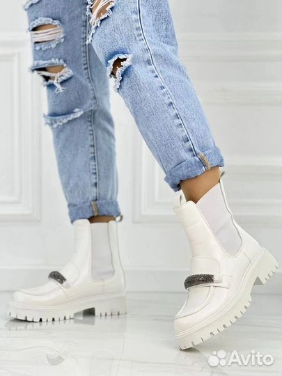 Новые женские осенние белые ботинки челси