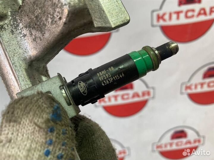 Топливная рампа с форсунками Ford Focus 2