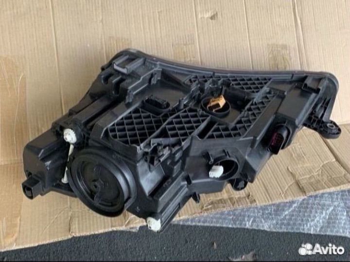 Фара правая Skoda Superb 3