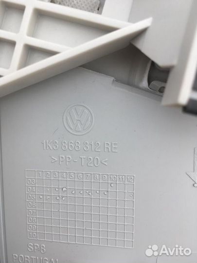 Обшивка центральной стойки ремня безопасности VW J