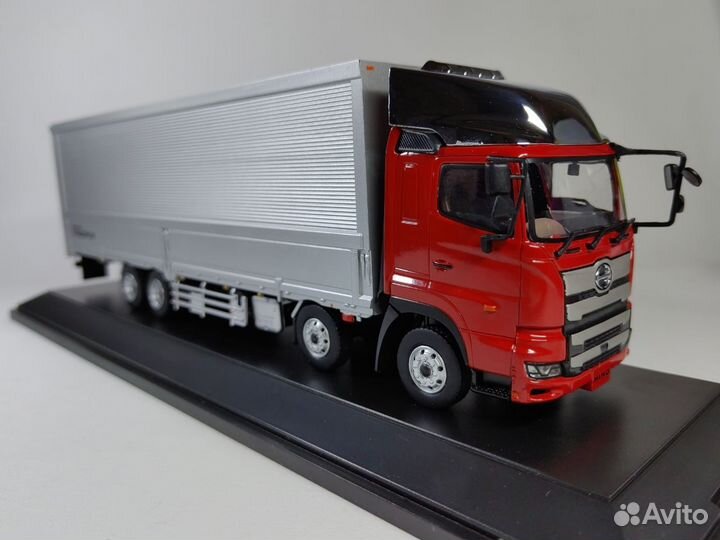 Коллекционная модель hino масштаб 1:43