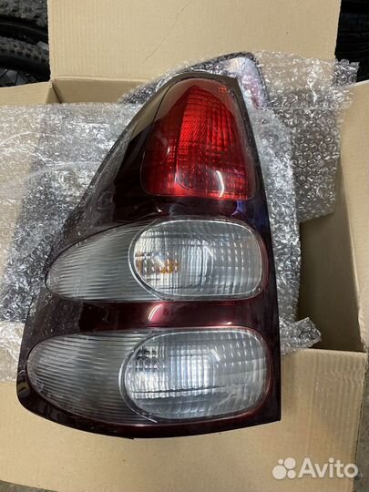 Задний левый фонарь Toyota Land cruiser