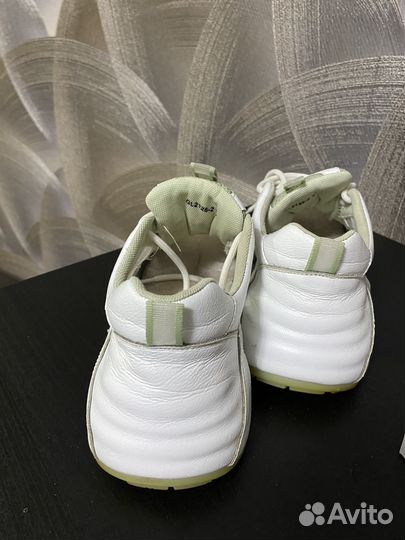 Кроссовки женские