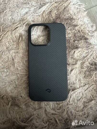 Чехол pitaka. На iPhone 14 pro