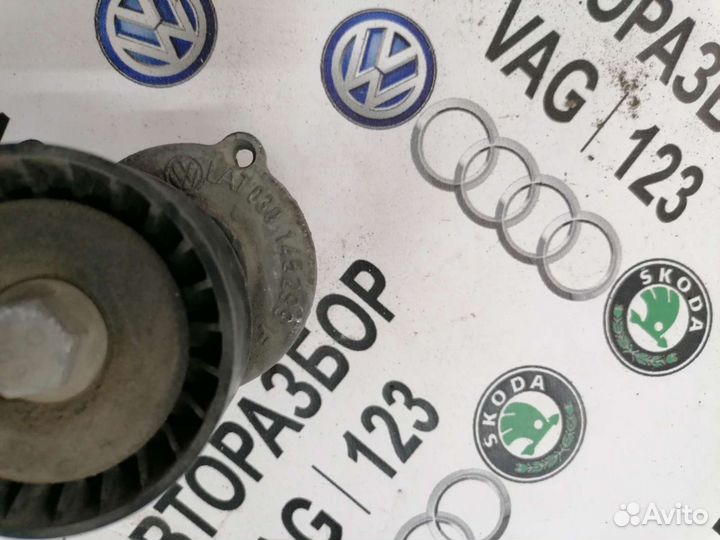 Натяжитель ремня генератора Фольксваген Гольф 5