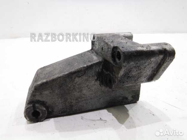 Кронштейн двигателя