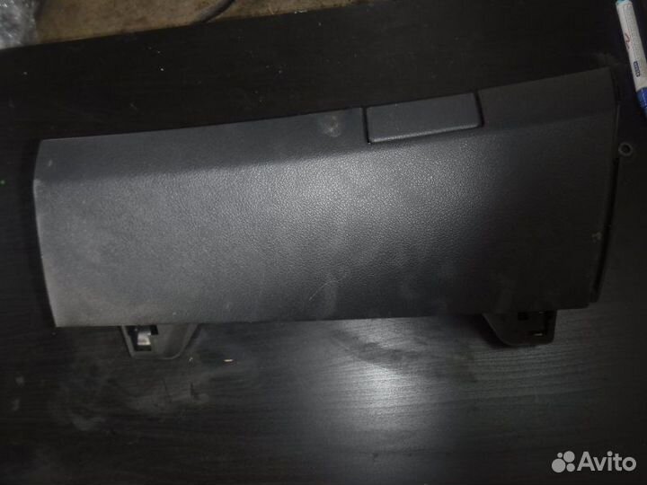 Бардачок Toyota Corolla 151 1ZR 2011