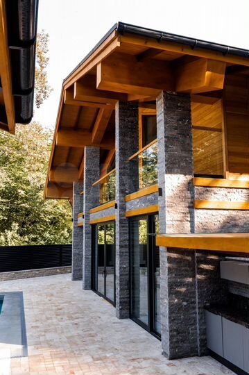 Дом 325 м² на участке 8 сот.