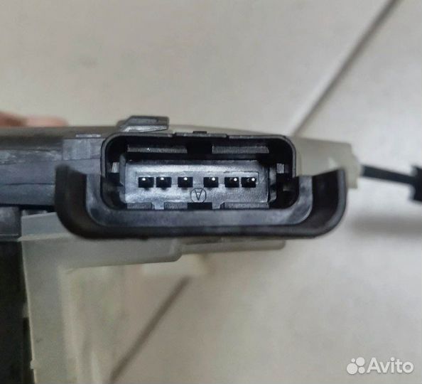 Замок двери передней левой Peugeot Expert III