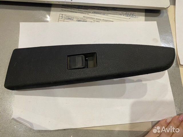 Кнопка стеклоподъемника задняя левая Toyota