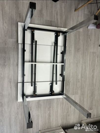 Кухонный стол стеклянный раздвижной