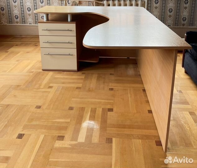 Угловой письменный стол
