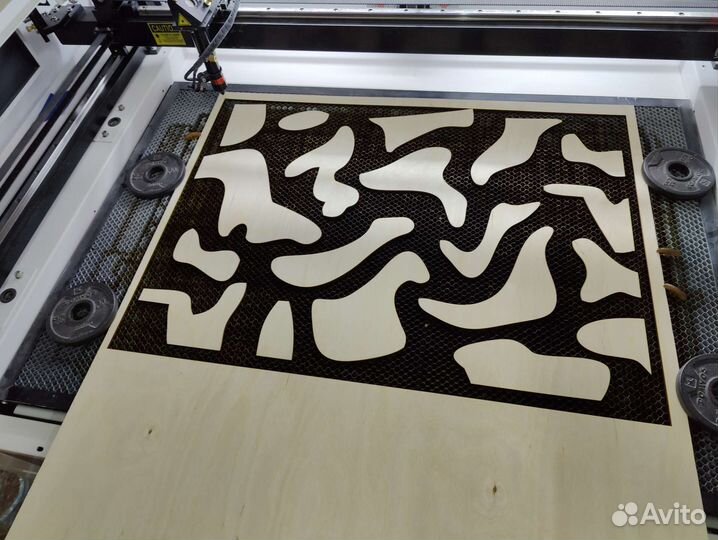 Лазерная резка фанеры, акрила и кожи