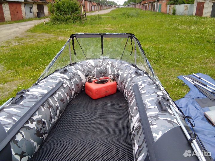 Лодка с мотором