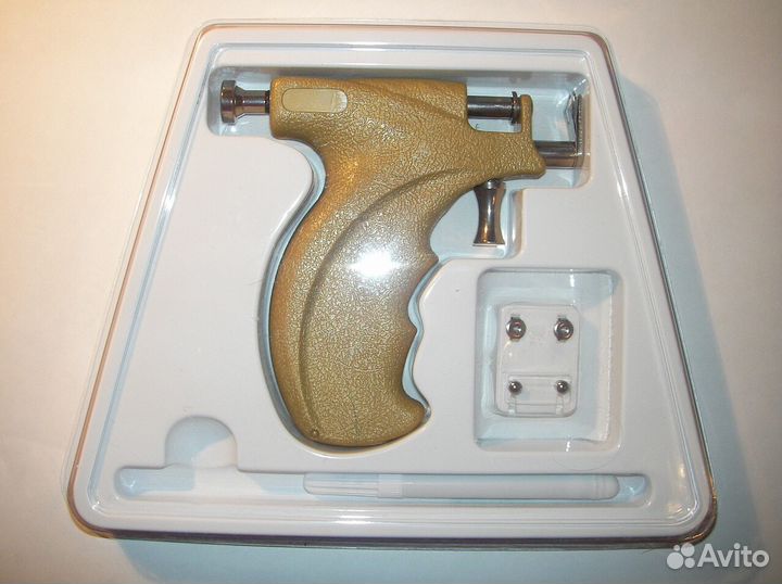 Прокол ушей пистолетом