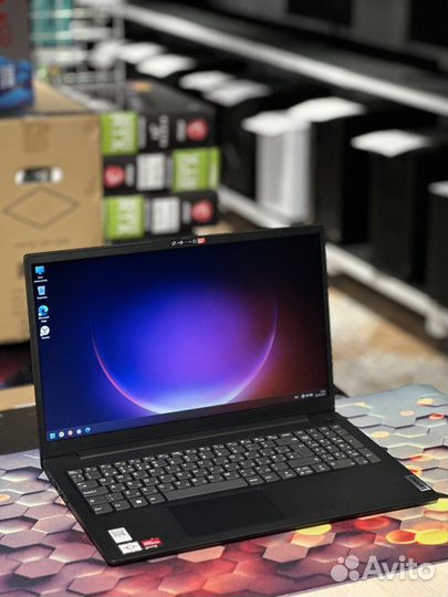 Ноутбук Lenovo DDR5 8GB