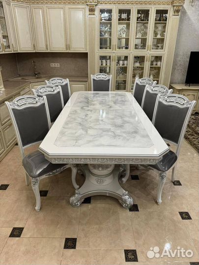 Столы и стулья